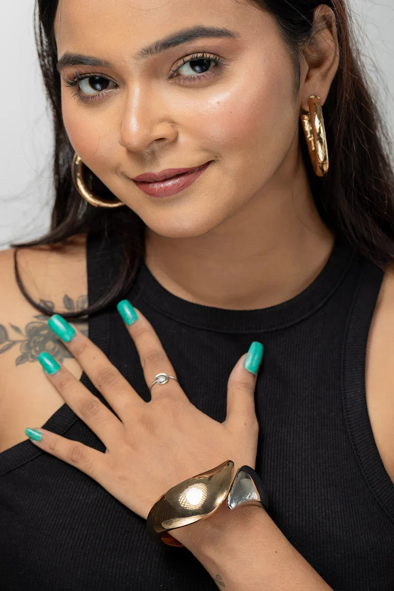 Elevate Your Style with Zevar Club’s Fashionable Trendy Gold Bracelet – 18K Gold Plated Elegance