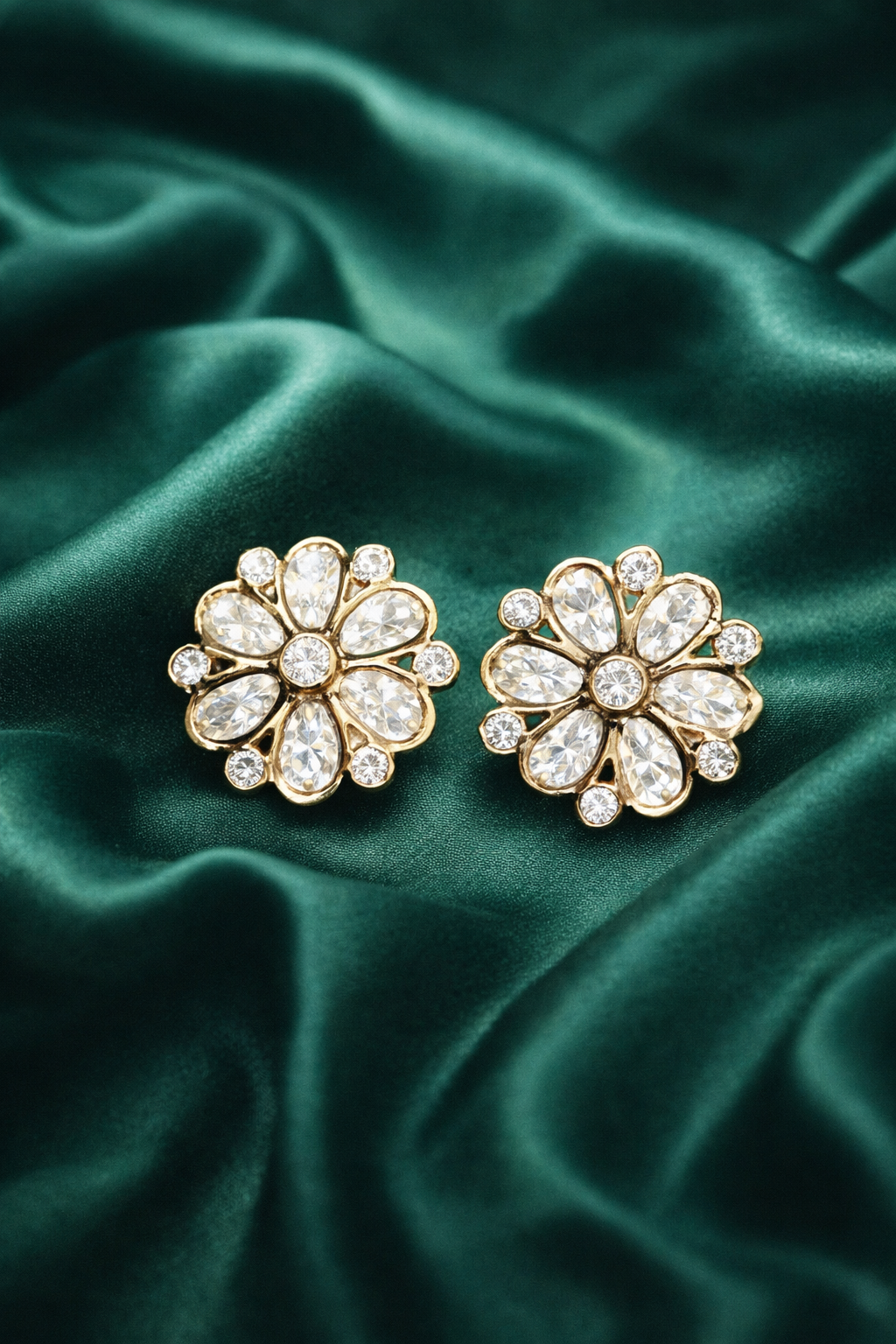 Everyday Kumud Flower Kundan Stud