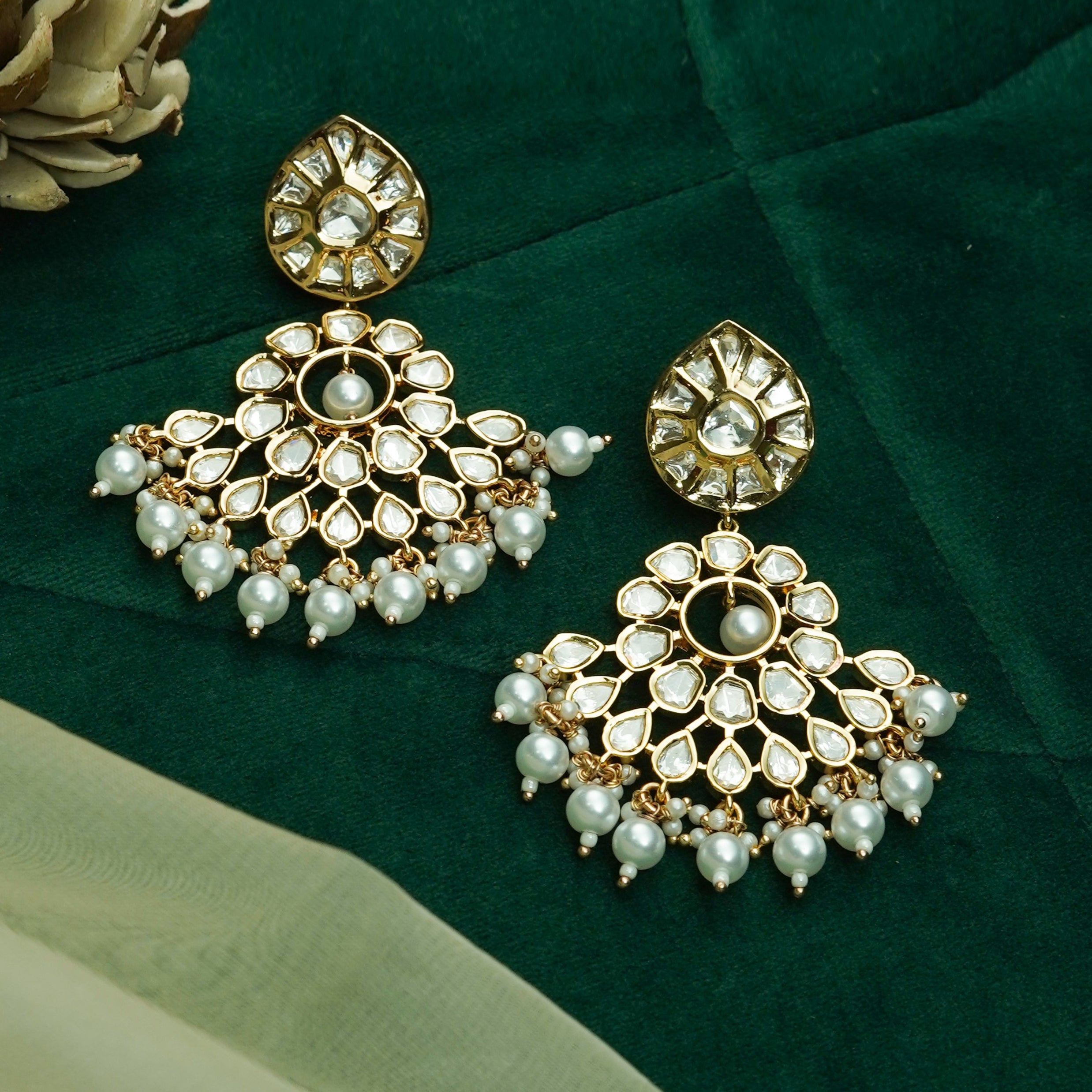 Roshini Kundan Pearl Chand Baalis