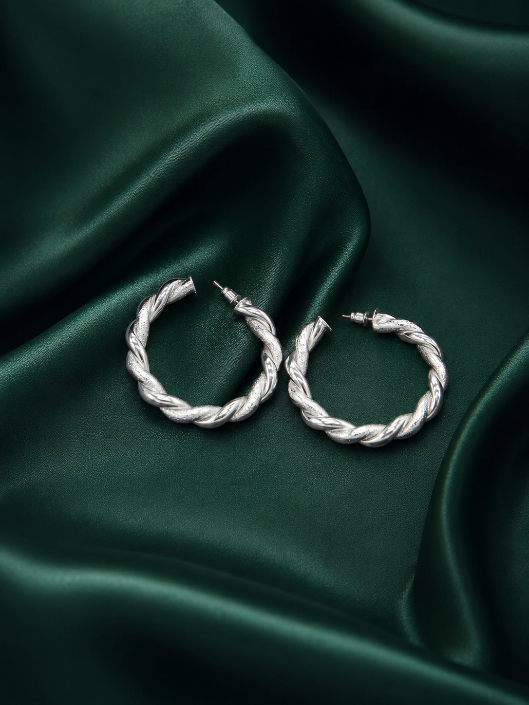 Zevar Club Magnificent Distinctive Medium Ear Ring(18K Gold Plated)