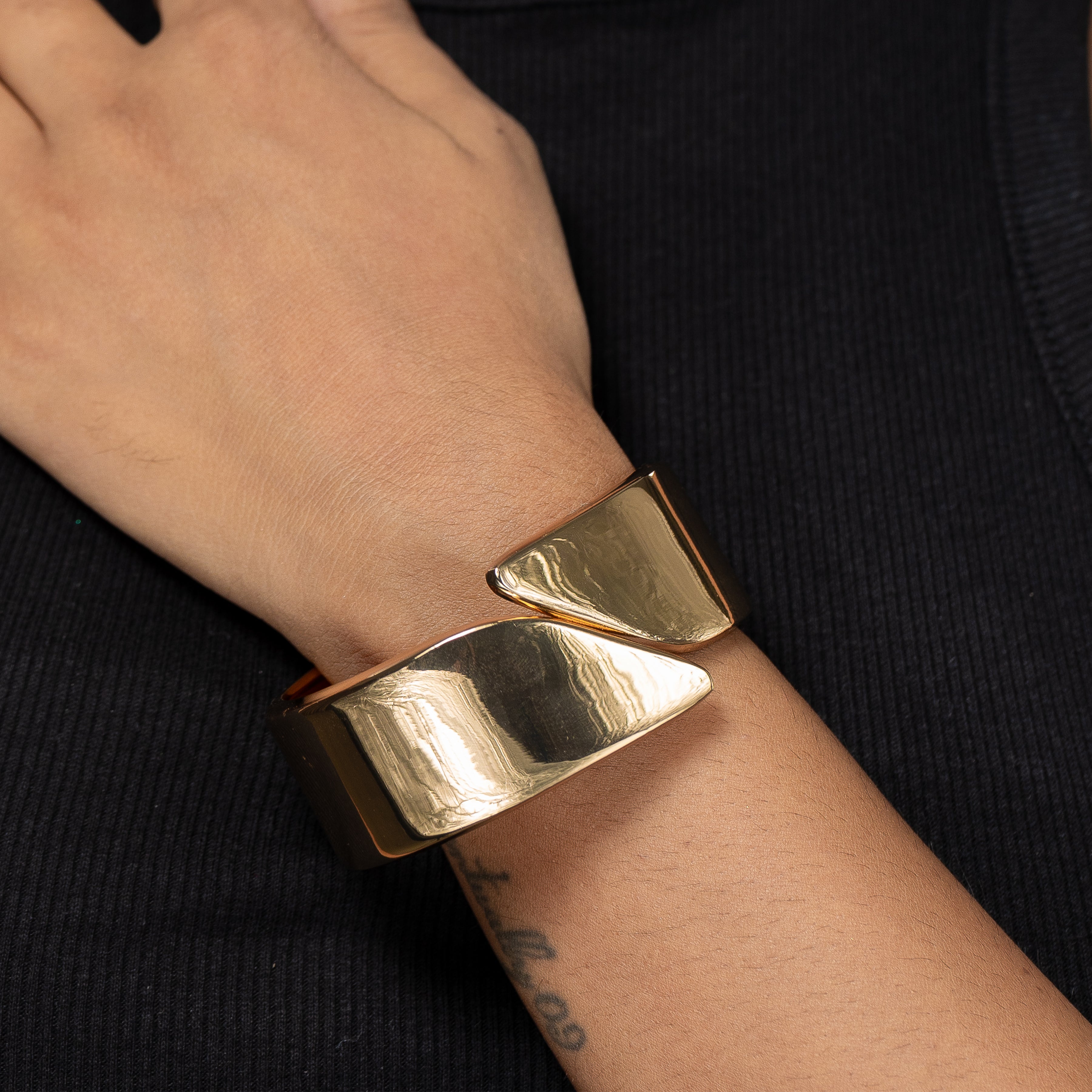 Zevar Club Sleek Contemporary Bracelet(18K Gold Plated)