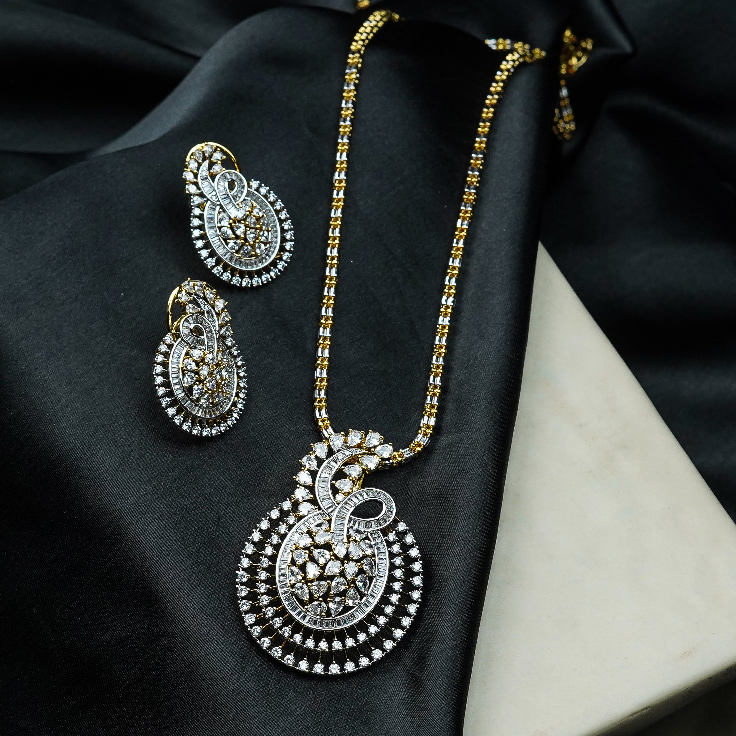 Ariana Rose Glow Pendant Set
