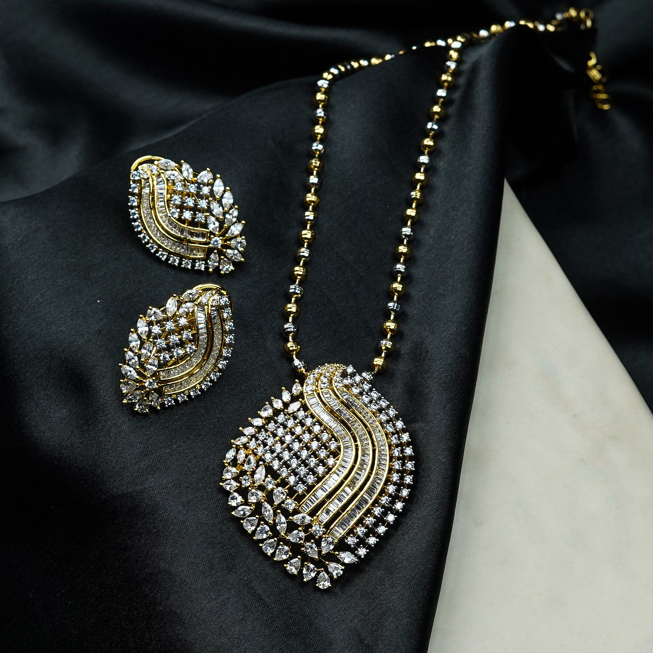 Zara Heritage Touch Diamond Pendant Set
