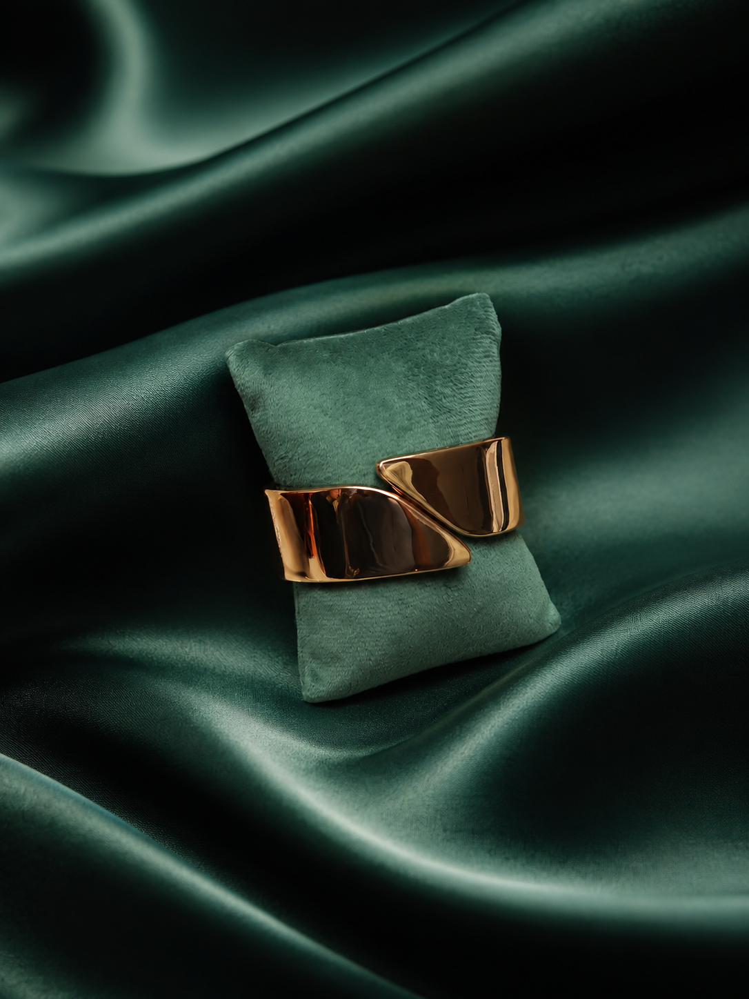 Zevar Club Sleek Contemporary Bracelet(18K Gold Plated)